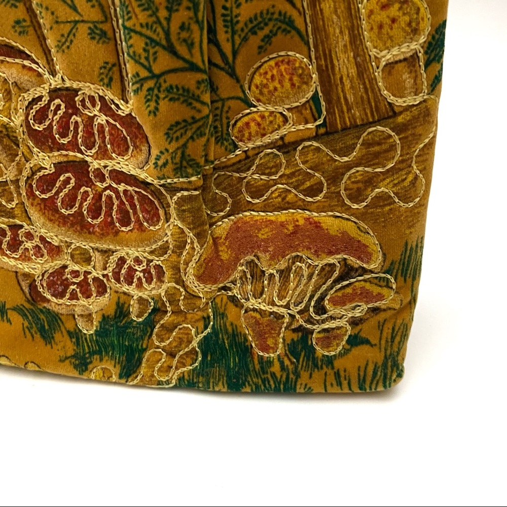 Vintage Velvet Mushroom Embroidered Purse - Picture 6 of 14